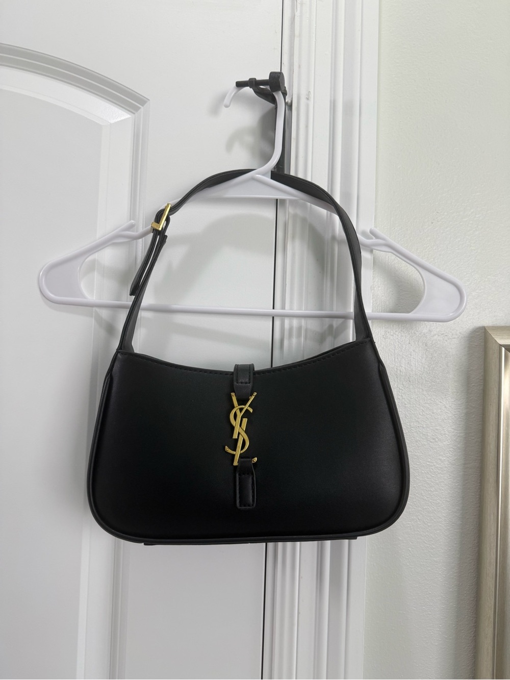 Yves Saint Laurent Black Leather Shoulder Bag
